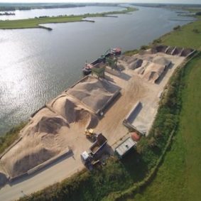 Dekker Grondstoffen